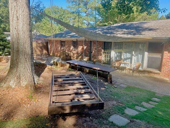 Foto del edificio - Super Cute One Level Home 1 mile from Toom...