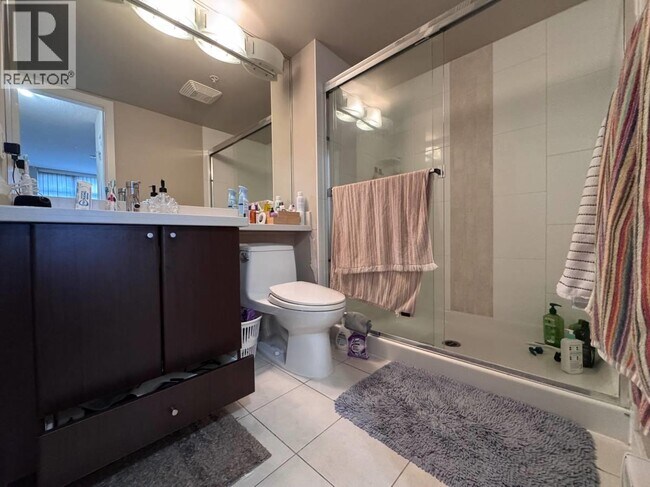 Photo du bâtiment - 8120 Lansdowne Rd