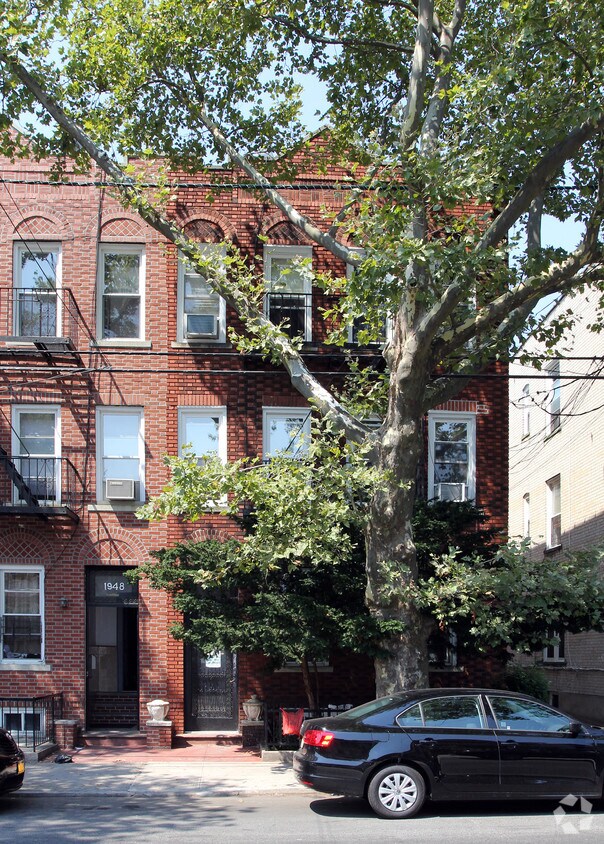 Building Photo - 1946 E 8th St