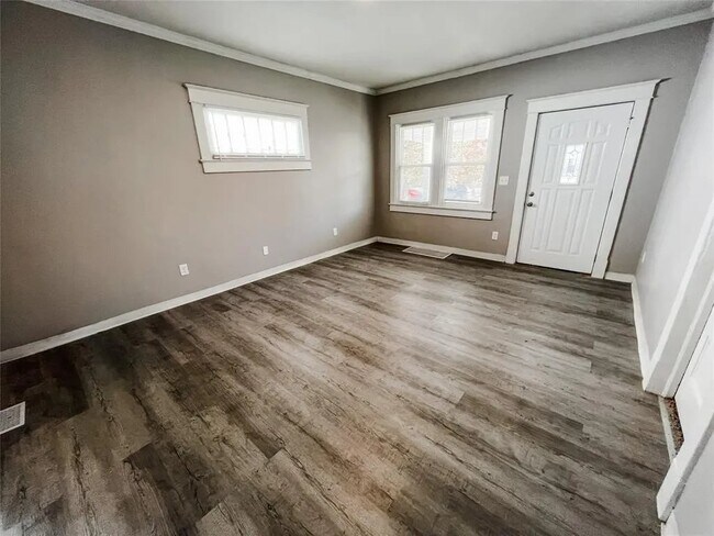 Foto del edificio - 336 N Riley Ave