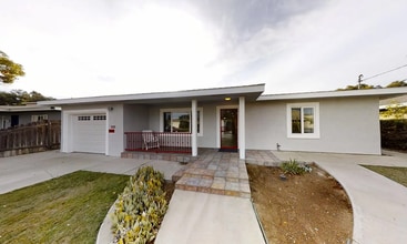 Building Photo - 5118-5120 E Falls View Dr