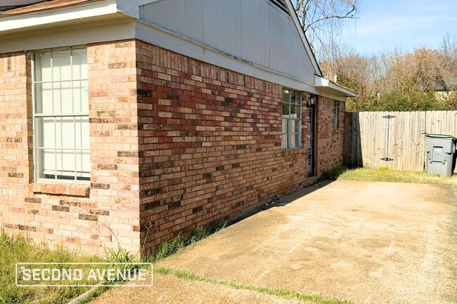 Foto del edificio - 2516 Chattering Ln