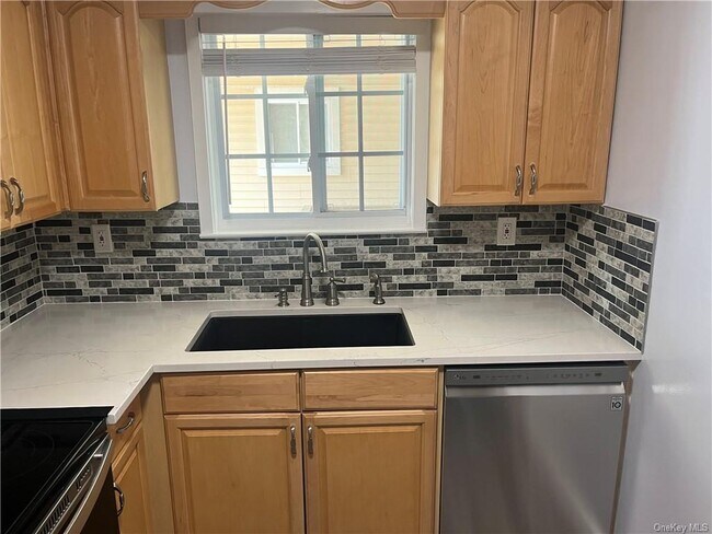 Building Photo - 608 Fox Run Ln