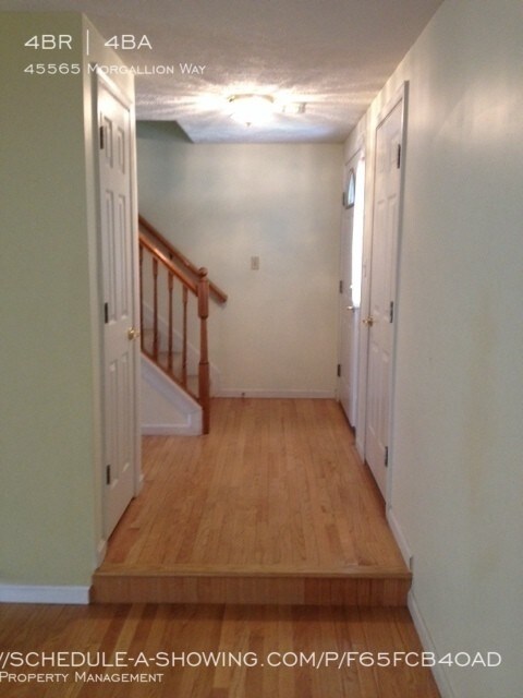 Foto del edificio - 4 Bedroom, 3.5 Bath Home in Hickory Hills