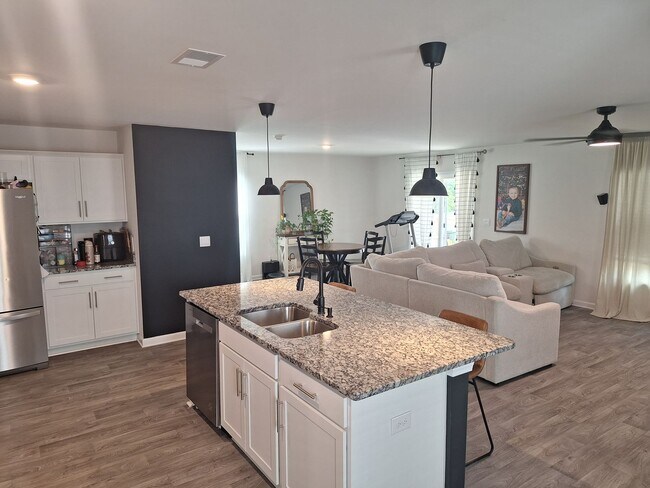 Building Photo - Delightful Four Bedroom Home Approximately...