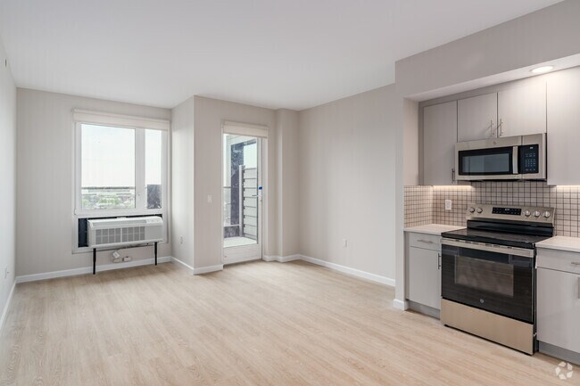 1BR, 1BA - 765SF - Living Room - 183-03 Hillside Ave