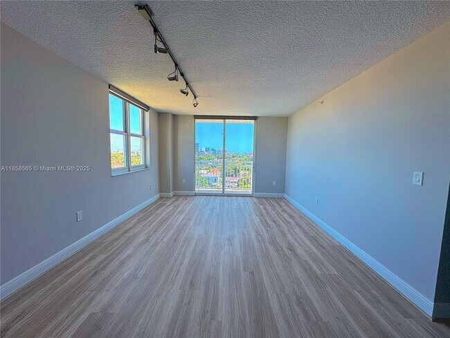 Foto del edificio - 3000 Coral Wy