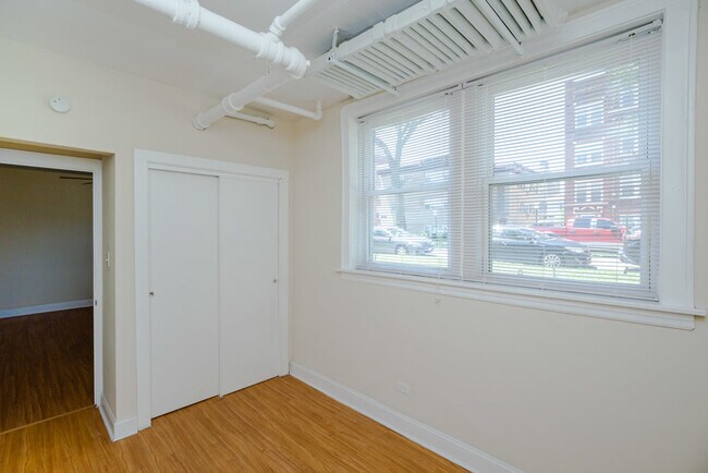 Building Photo - 4823 N Springfield Ave
