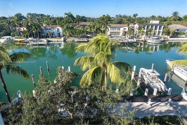 Foto del edificio - 6101 Laguna Dr W