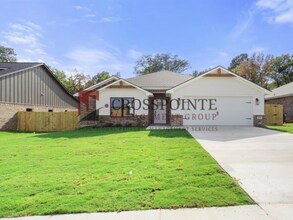 Building Photo - 16414 Crossing Cir