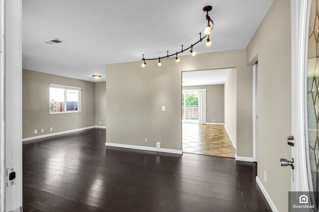 Foto del edificio - 2180 Sandpiper Dr