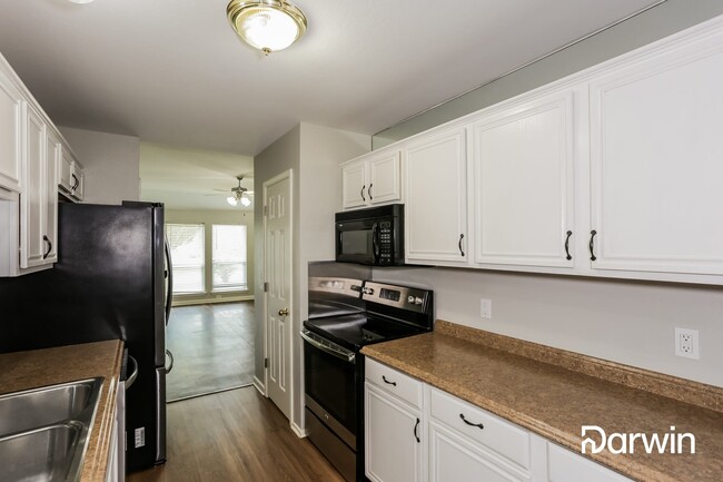 Building Photo - 220 Lake Texoma Dr