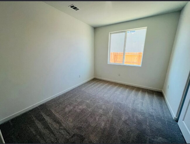 Foto del edificio - 1744 Halo Ave