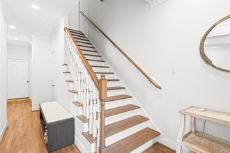 Building Photo - 322 S Gate Stone