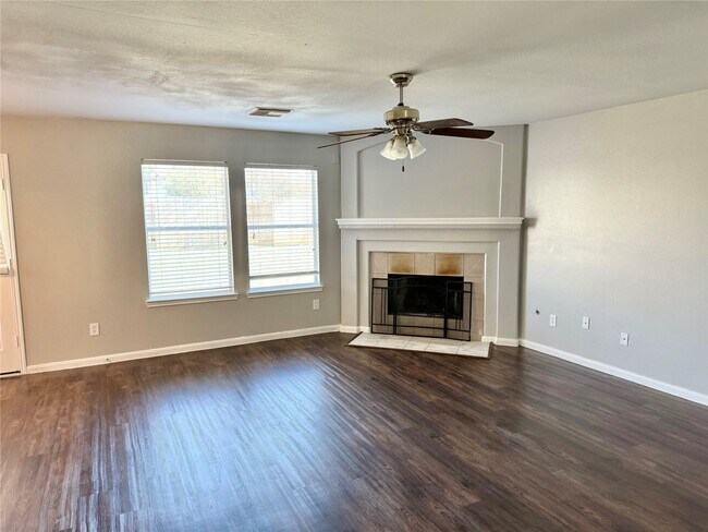 Foto del edificio - 2911 Silver Shore Ln