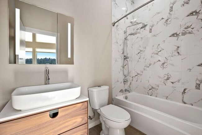 Foto del edificio - Elegant Mt. Baker End Unit Townhome with AIR CONDITIONING