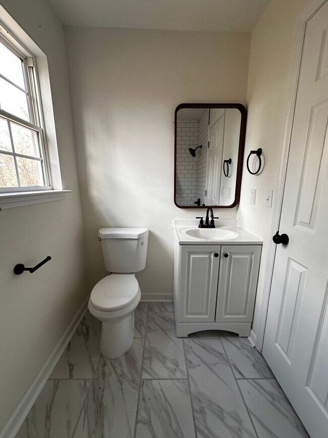 Foto del edificio - 3 bedroom 2 bathroom for rent!