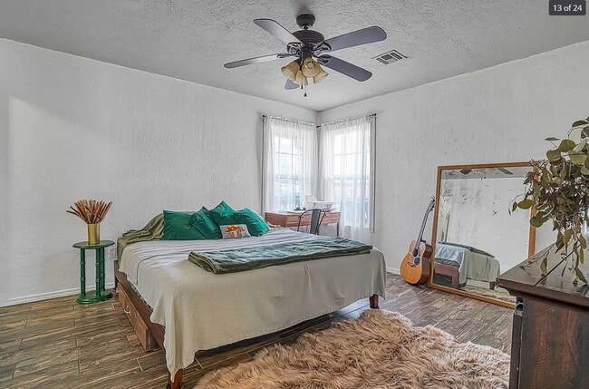 Building Photo - 125 SE Churchill Way