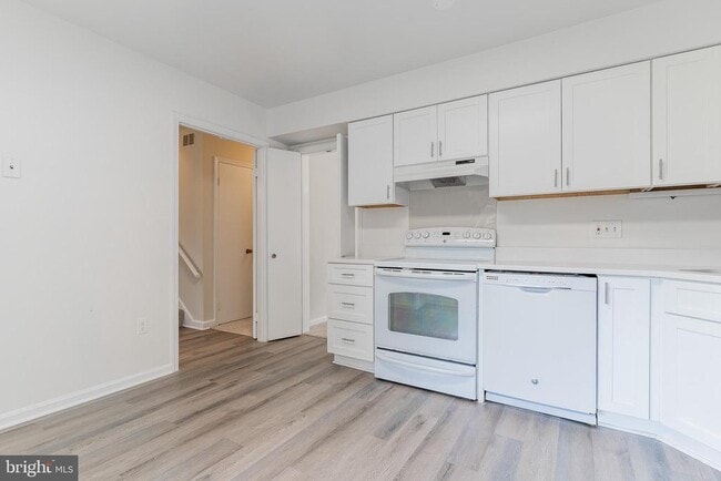 Building Photo - 3840 Persimmon Cir