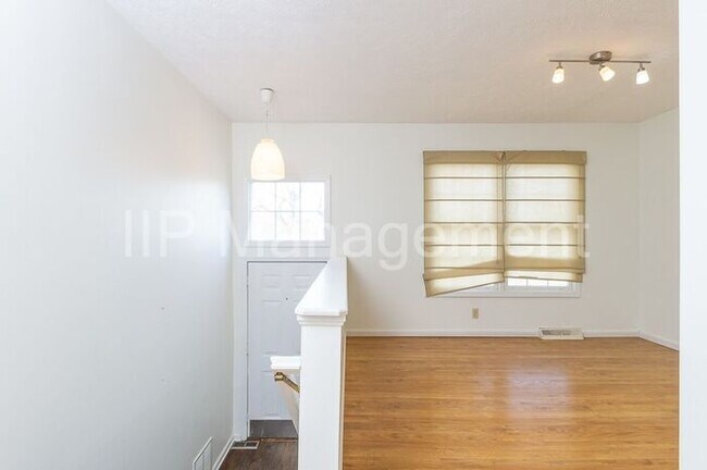 Foto del edificio - 8226 Chester Pkwy