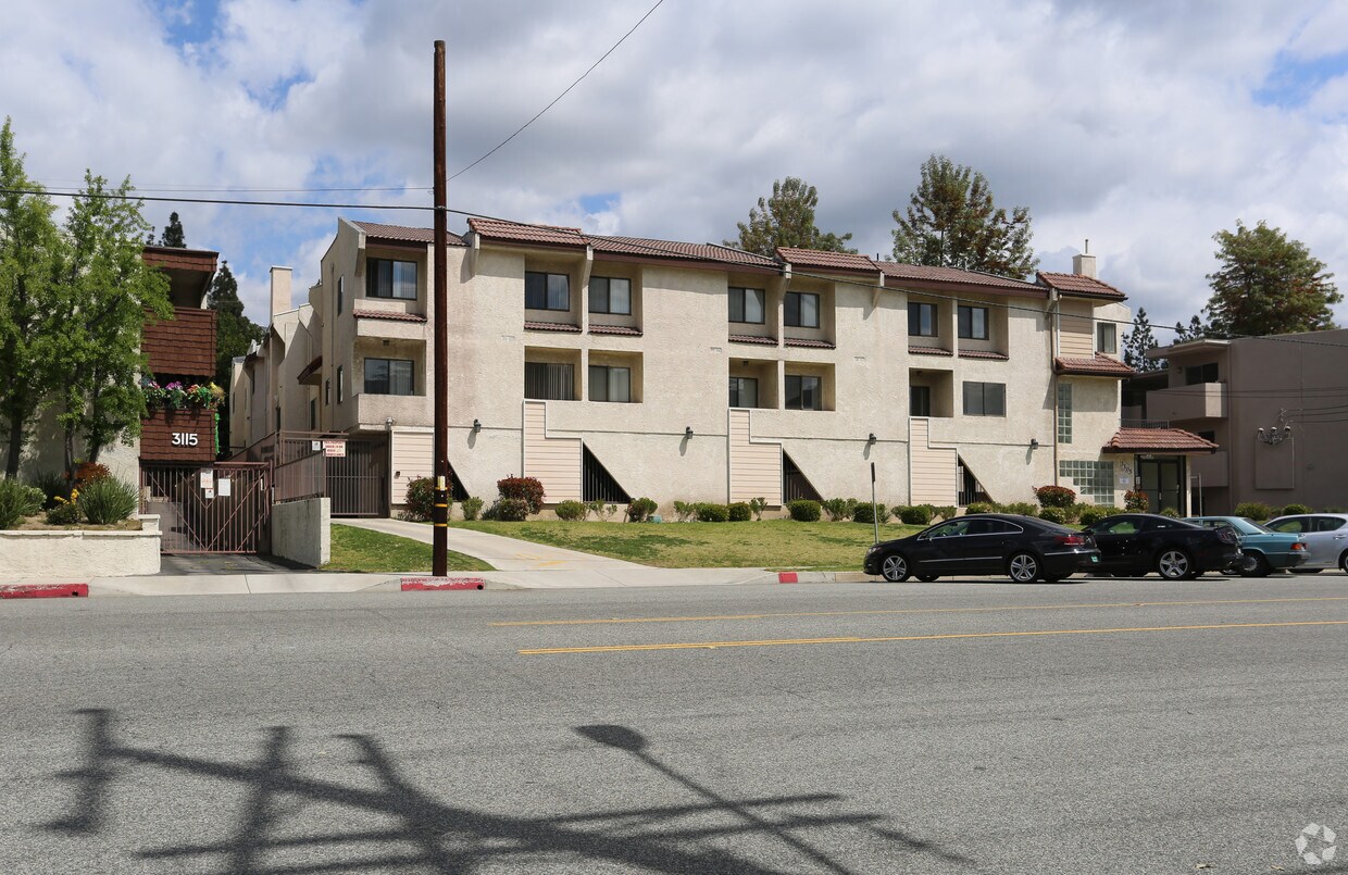 Edificio - 3105 Montrose Ave