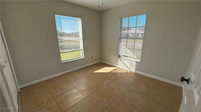 Foto del edificio - 3315 25th St W