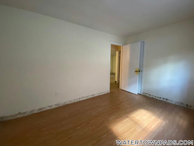 Building Photo - 10 Riverside St