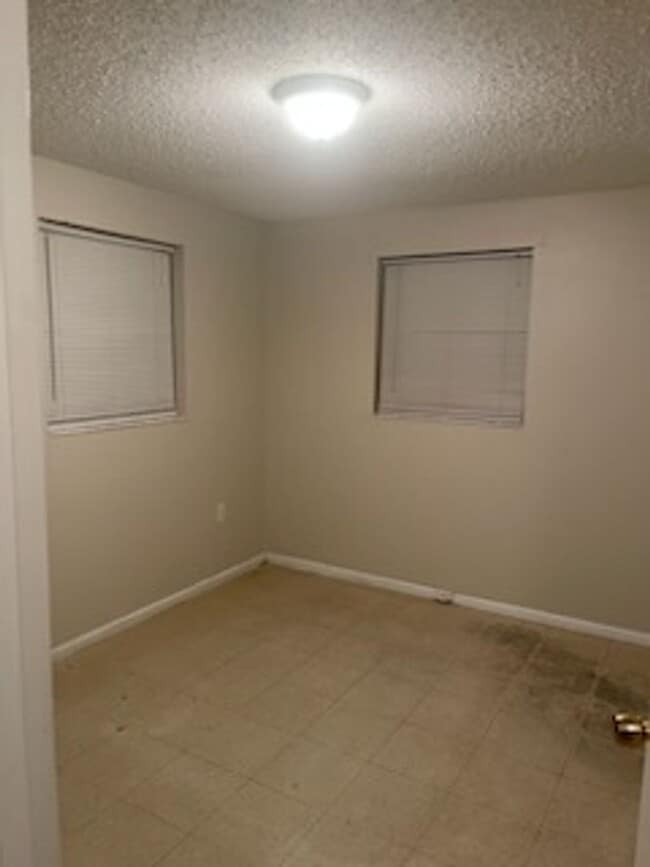 Building Photo - 2 Bedroom 1 Bath Duplex For Rent at 7068 C...