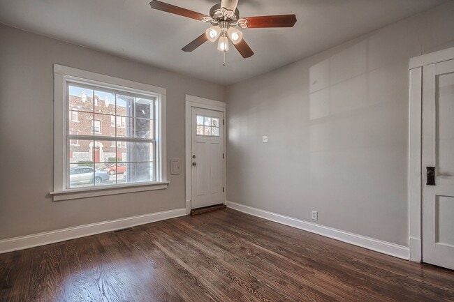 Foto del edificio - Old School Charmer With Modern Provisions 1BR