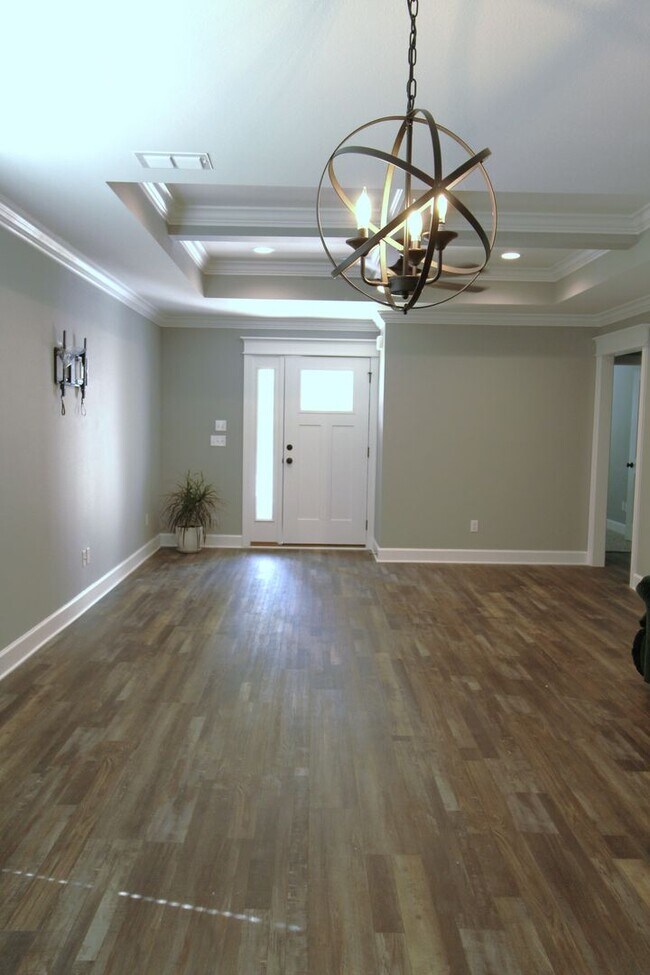 Building Photo - Spacious 4-Bedroom Home with Modern Upgrad...