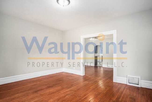 Foto del edificio - 114 E Maple St