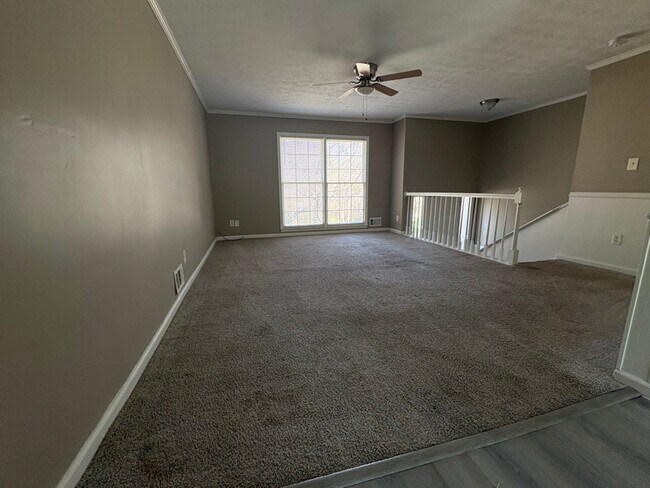 Foto del edificio - 6625 Paula Ct