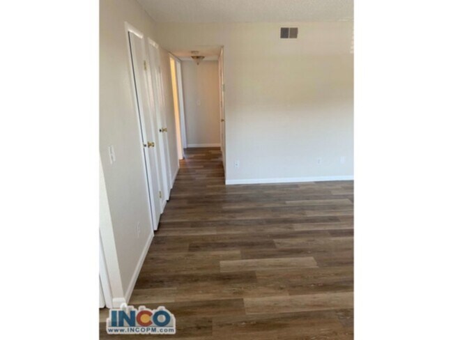 Building Photo - Lovely 2 bedroom near Riverpoint shopping!!