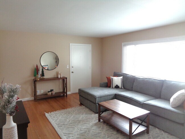 Sala de estar - 615 S 38th St