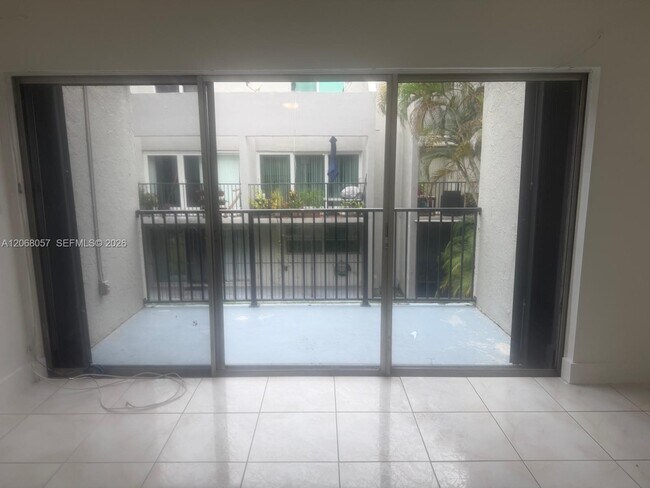Foto del edificio - 30 NW 87th Ave