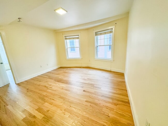 Building Photo - 54 Wendell St