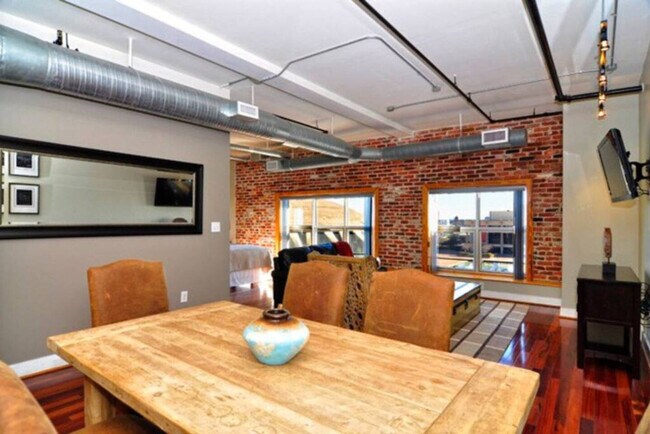 Foto del edificio - 558 Granby St