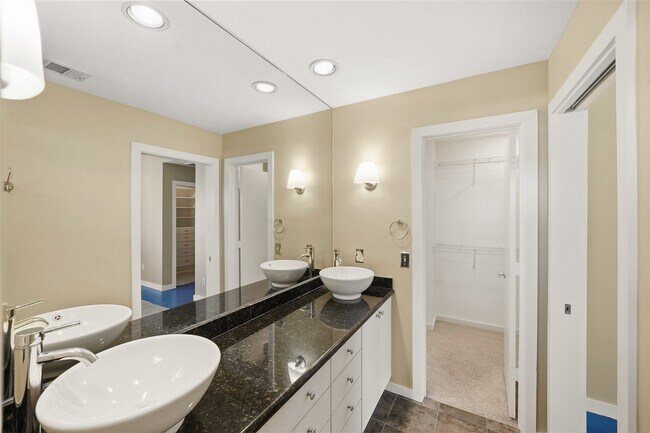 Building Photo - 1302 Rosalie St