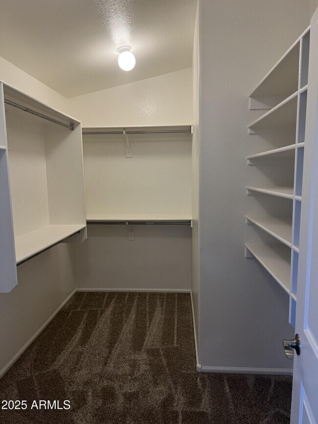 Foto del edificio - 42606 Chambers Dr