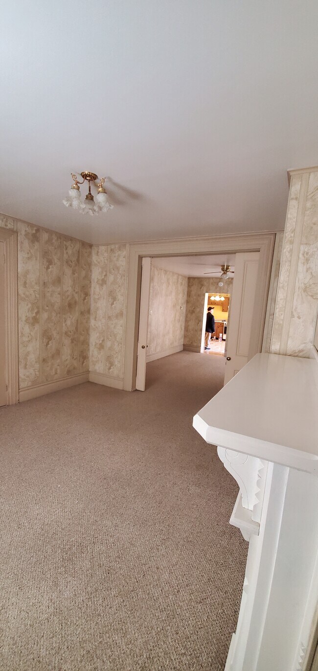 LivingRoom/BedRoom - 15 S 14th St