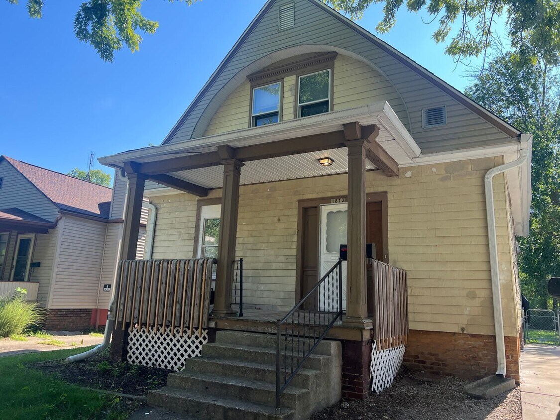 Foto principal - Freshly painted 3 bedroom 2 bath