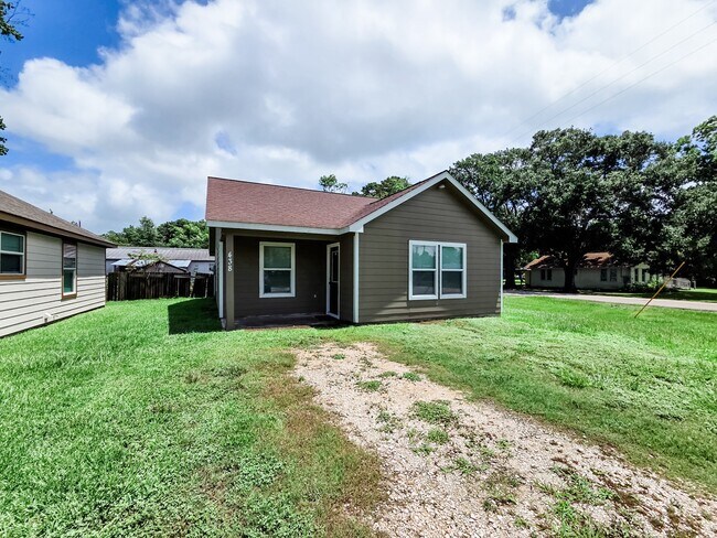 Foto del edificio - 438 Spence Ln