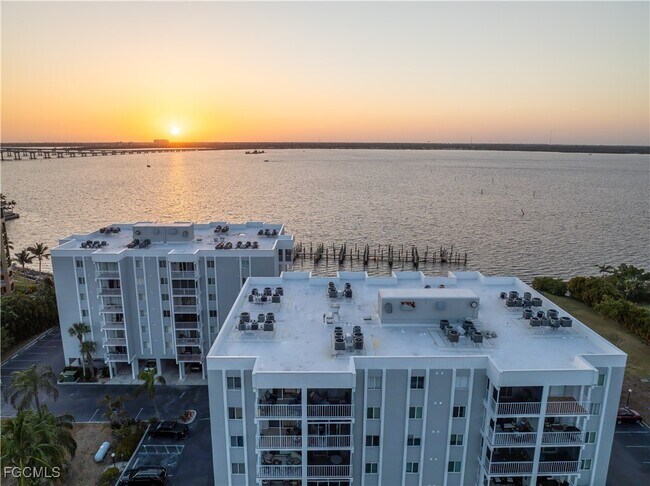 Foto del edificio - 2885 Palm Beach Blvd