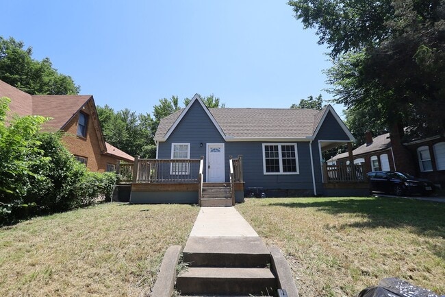 Building Photo - 353 S Zunis Ave