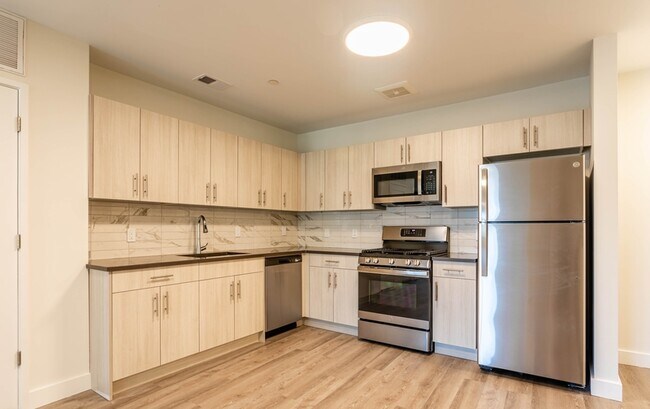 Building Photo - 416 Highland Ave