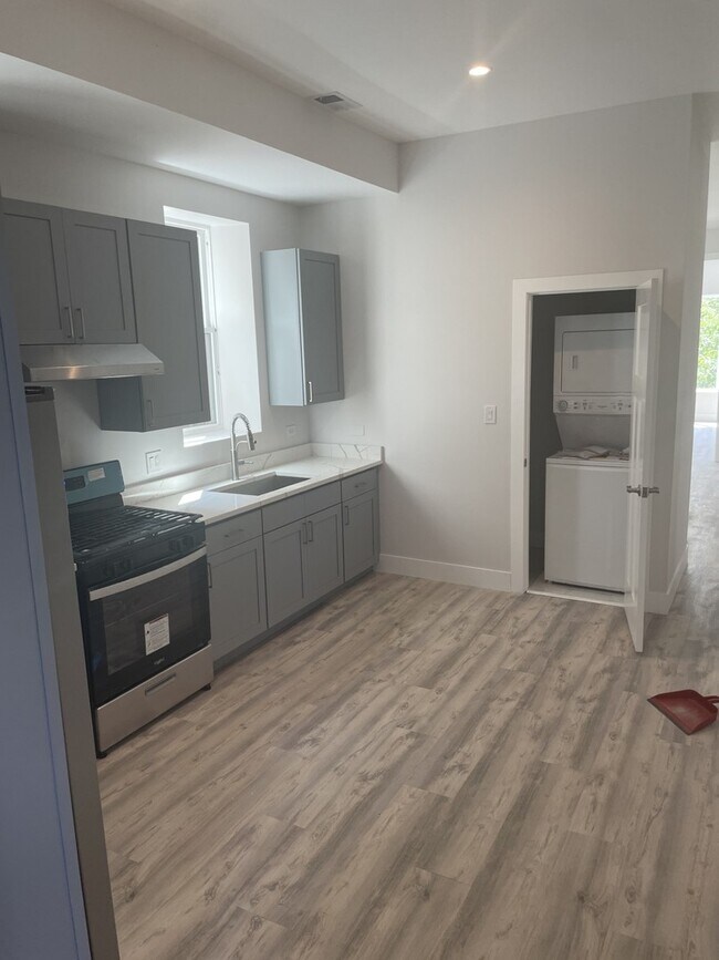 Foto del edificio - 2828 W FULTON St