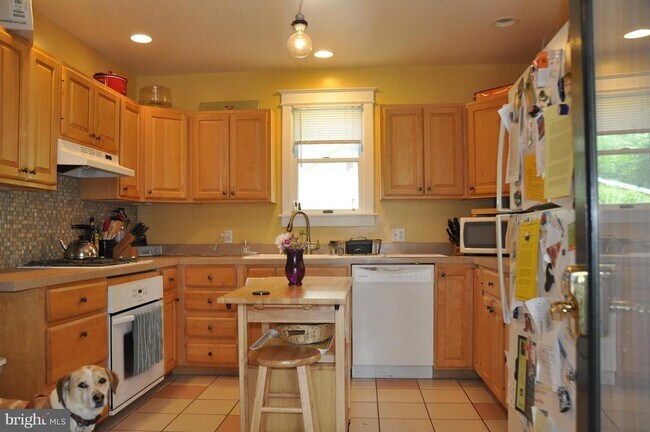 Foto del edificio - 8807 Hawkins Ln