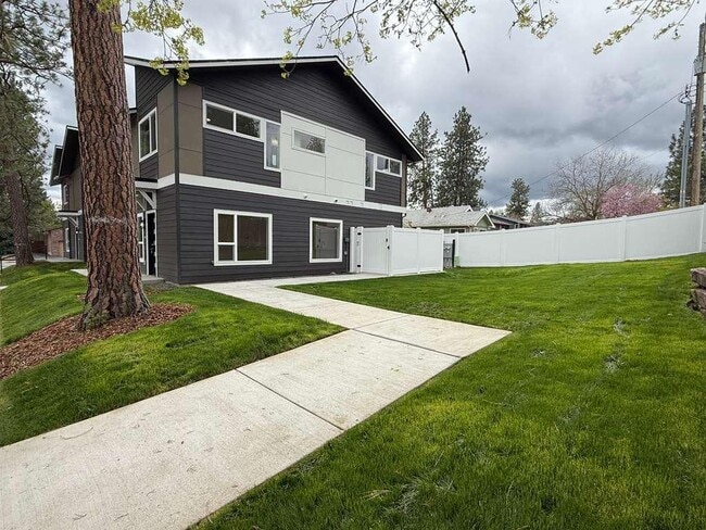 Building Photo - 3925 E 32nd Ave