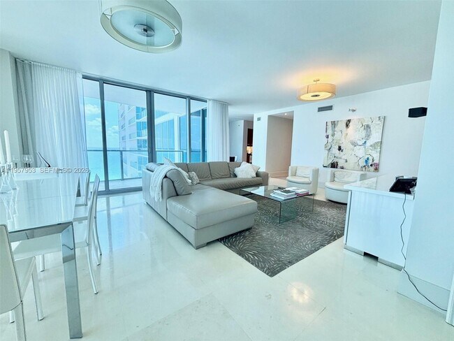 Building Photo - 3101 S Ocean Dr