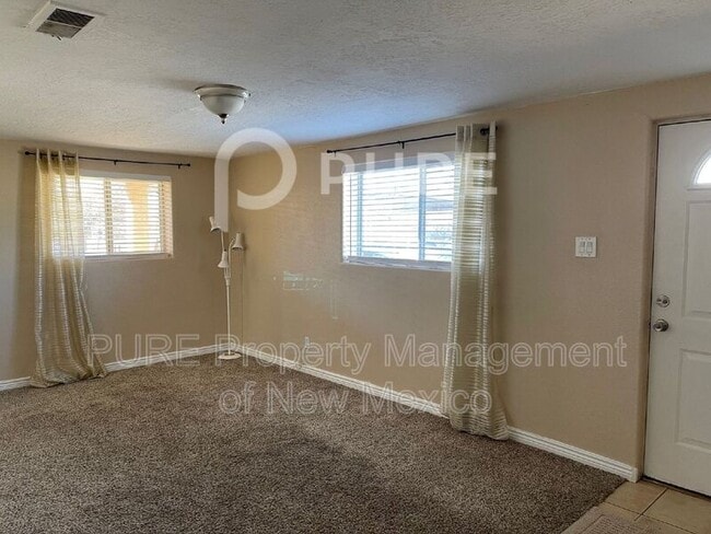 Foto del edificio - 5006 Headingly Ave NE